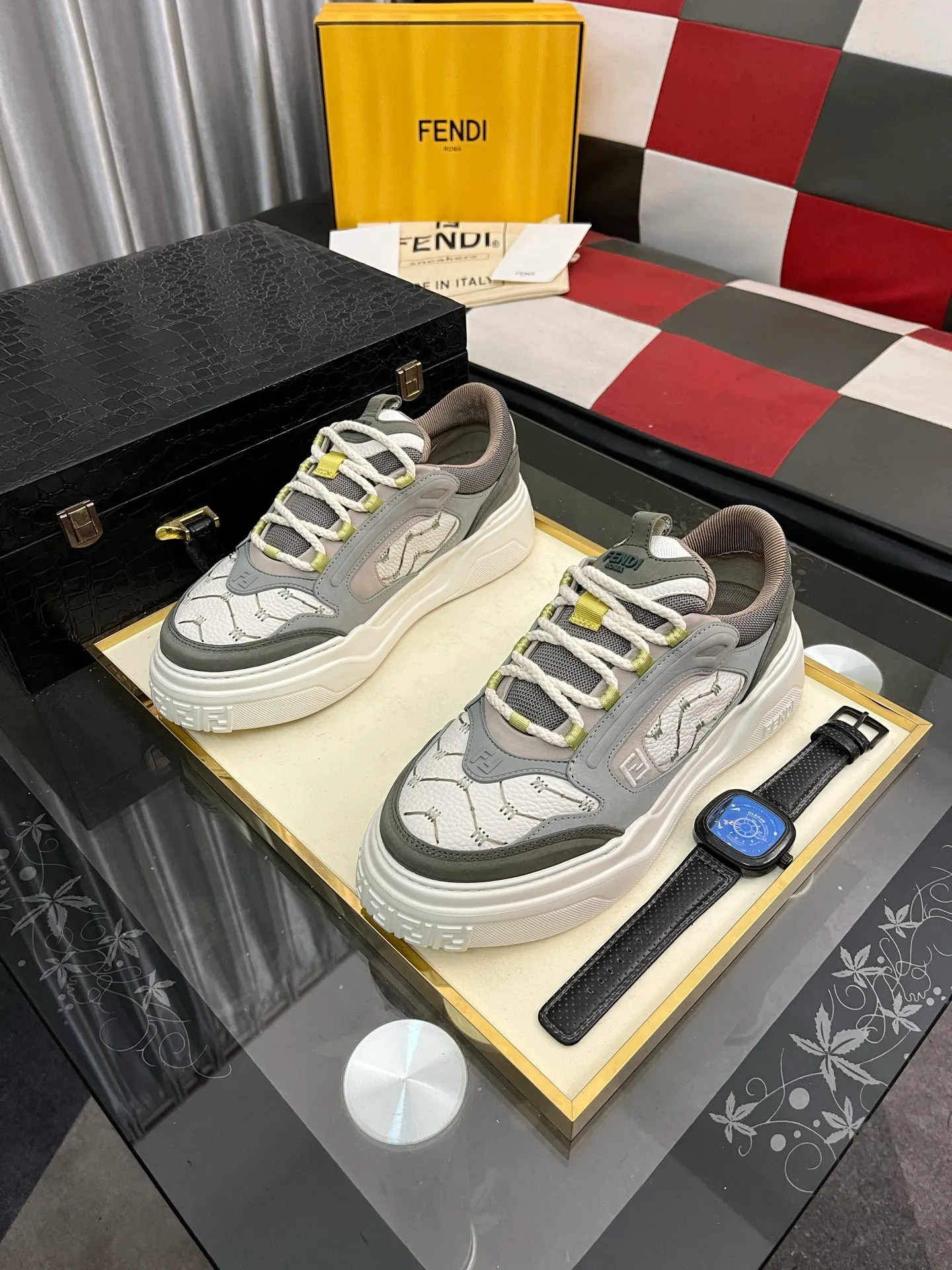 Men's Men's Shoes 💰700⌚️⌚️(Higher version) [Fendi] Fendi's latest casual shoes for men! Available at counters simultaneously! A one-to-one replica of the original. Made entirely of imported top-grain calfskin, the interior is made of top-grain water-dyed cowhide, and the original factory-supplied rubber outsole. Leading new fashion concepts. Matching code: 38-44. 45 can be customized and non-returnable!